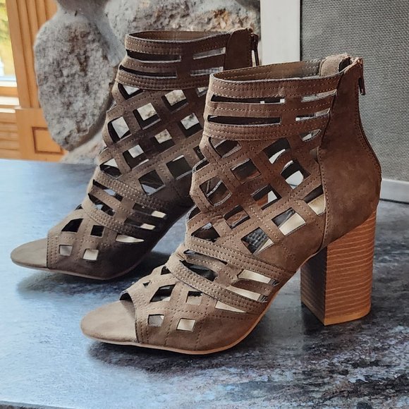 NWOT Charlotte Russe Brown Caged Peep Toe Block Heels Size 8 - Picture 11 of 15